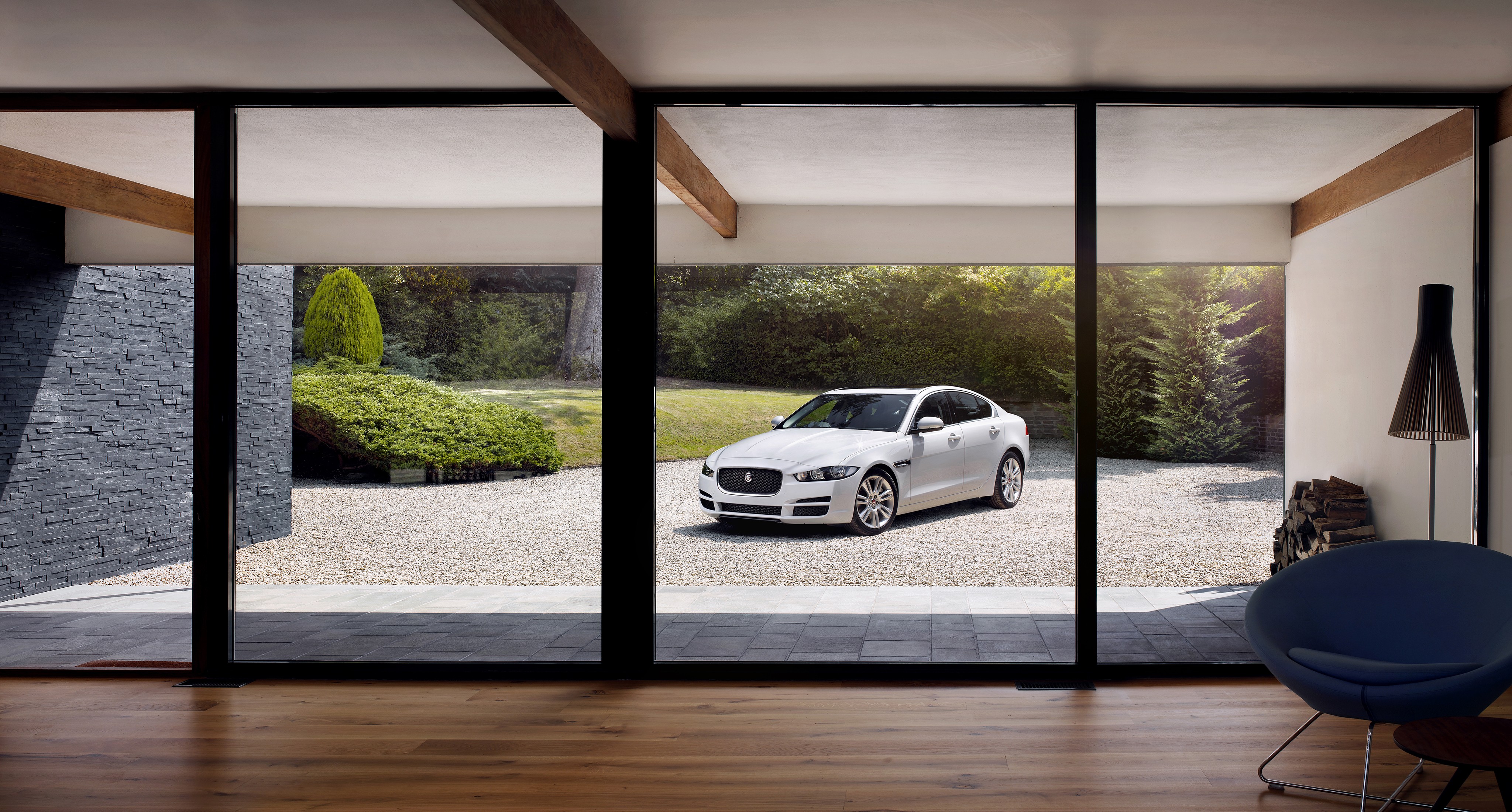 Jaguar Xe photo 23