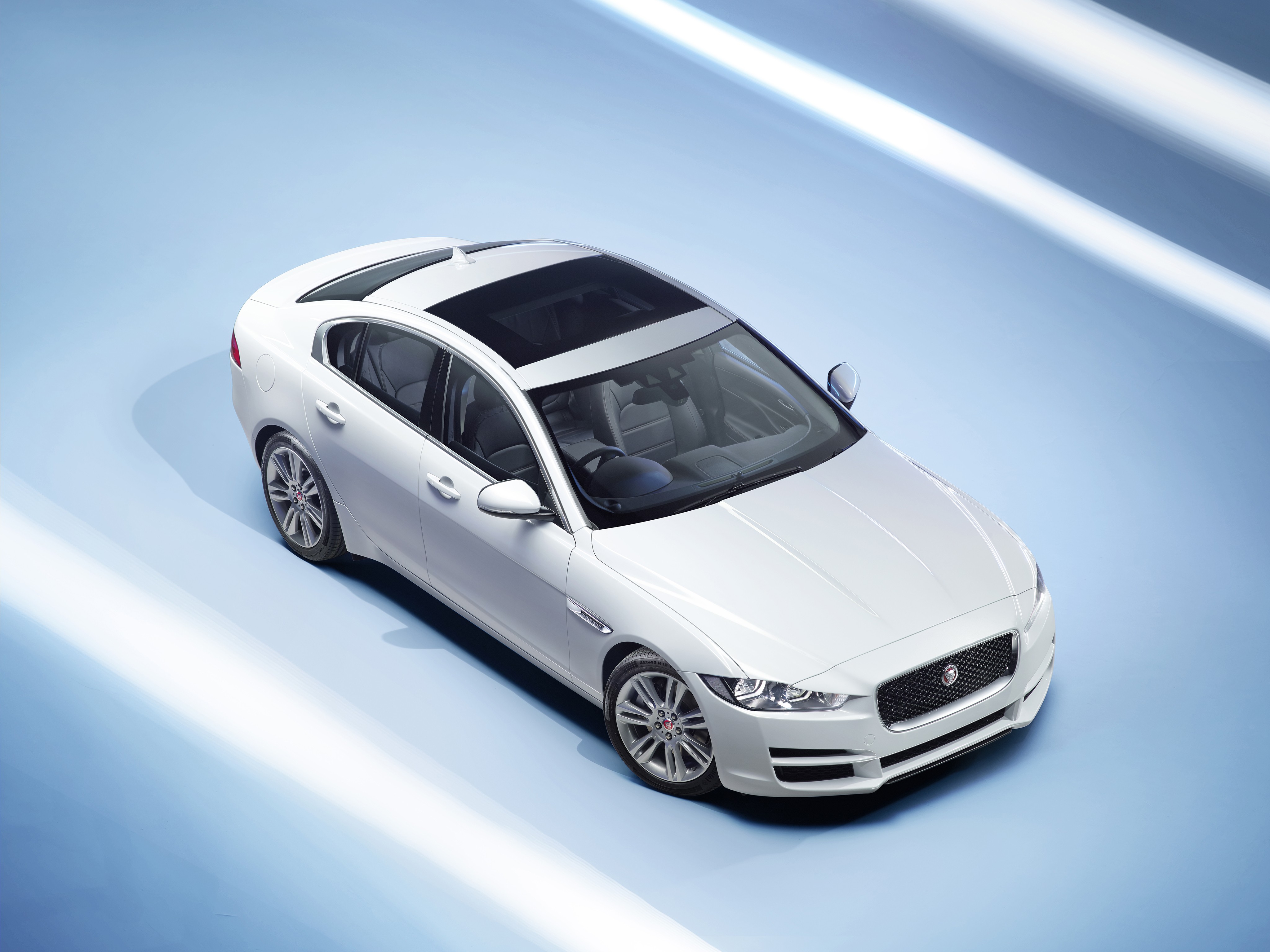 Jaguar Xe photo 24
