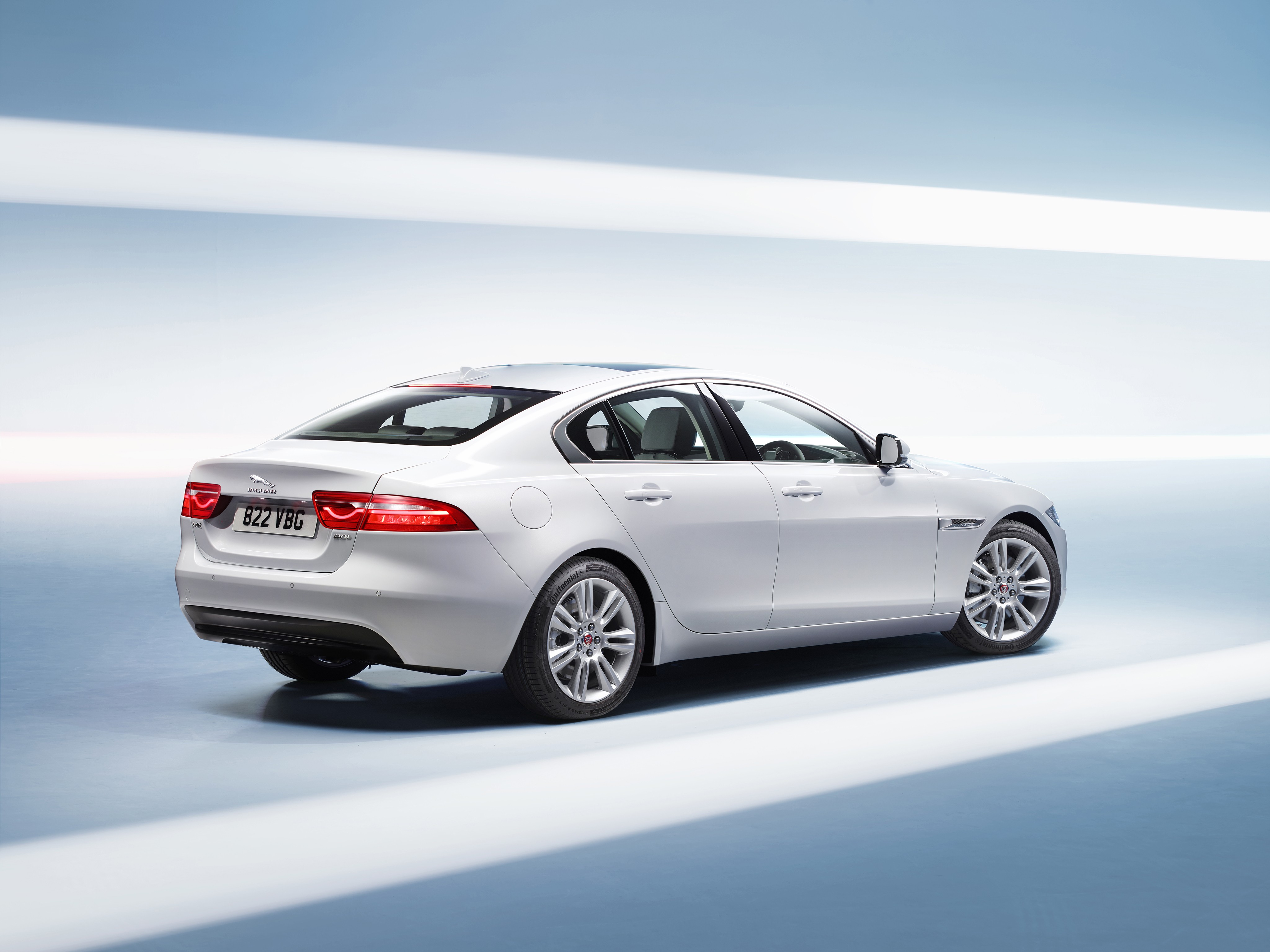 Jaguar Xe photo 25