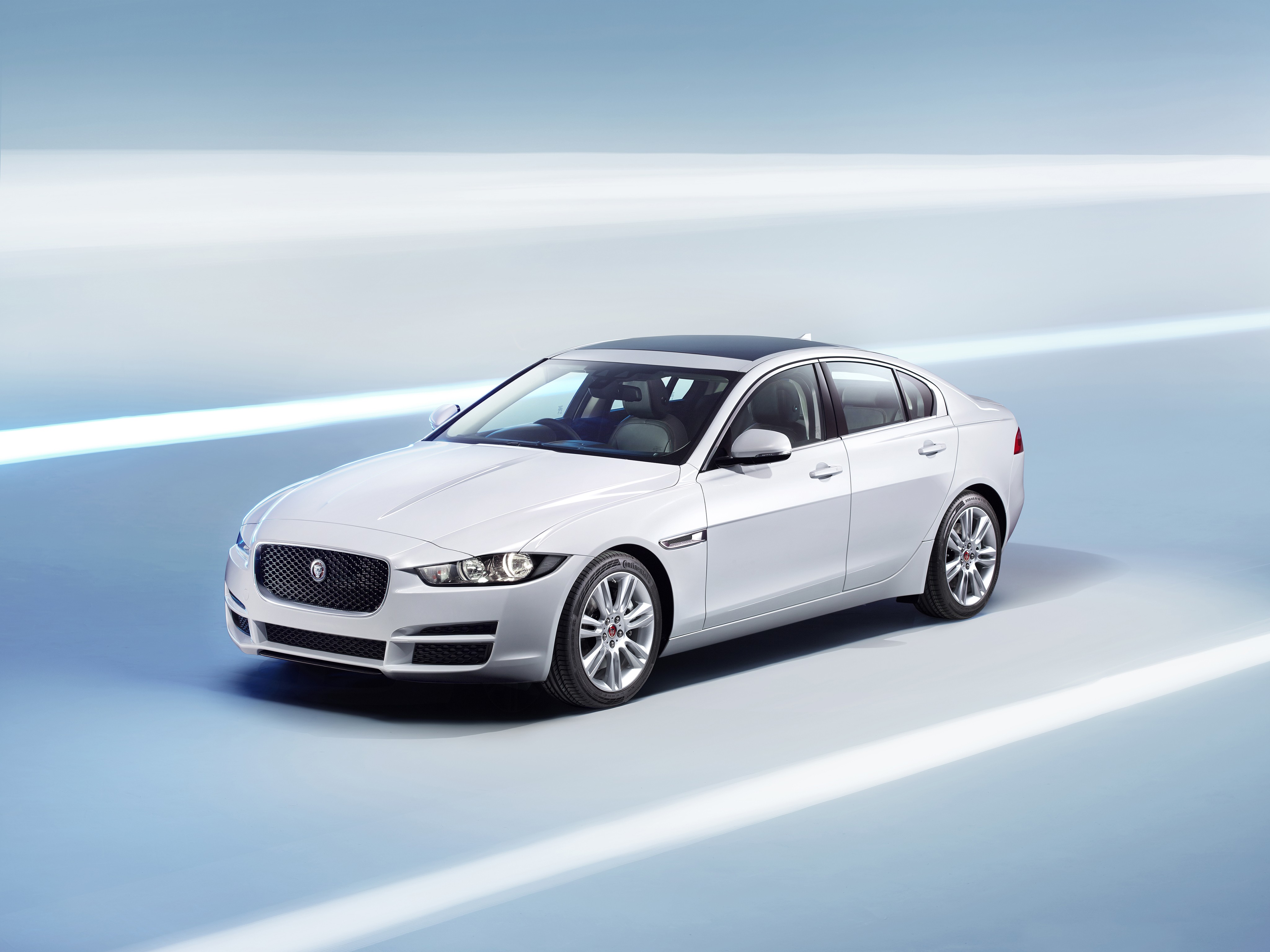 Jaguar Xe photo 26