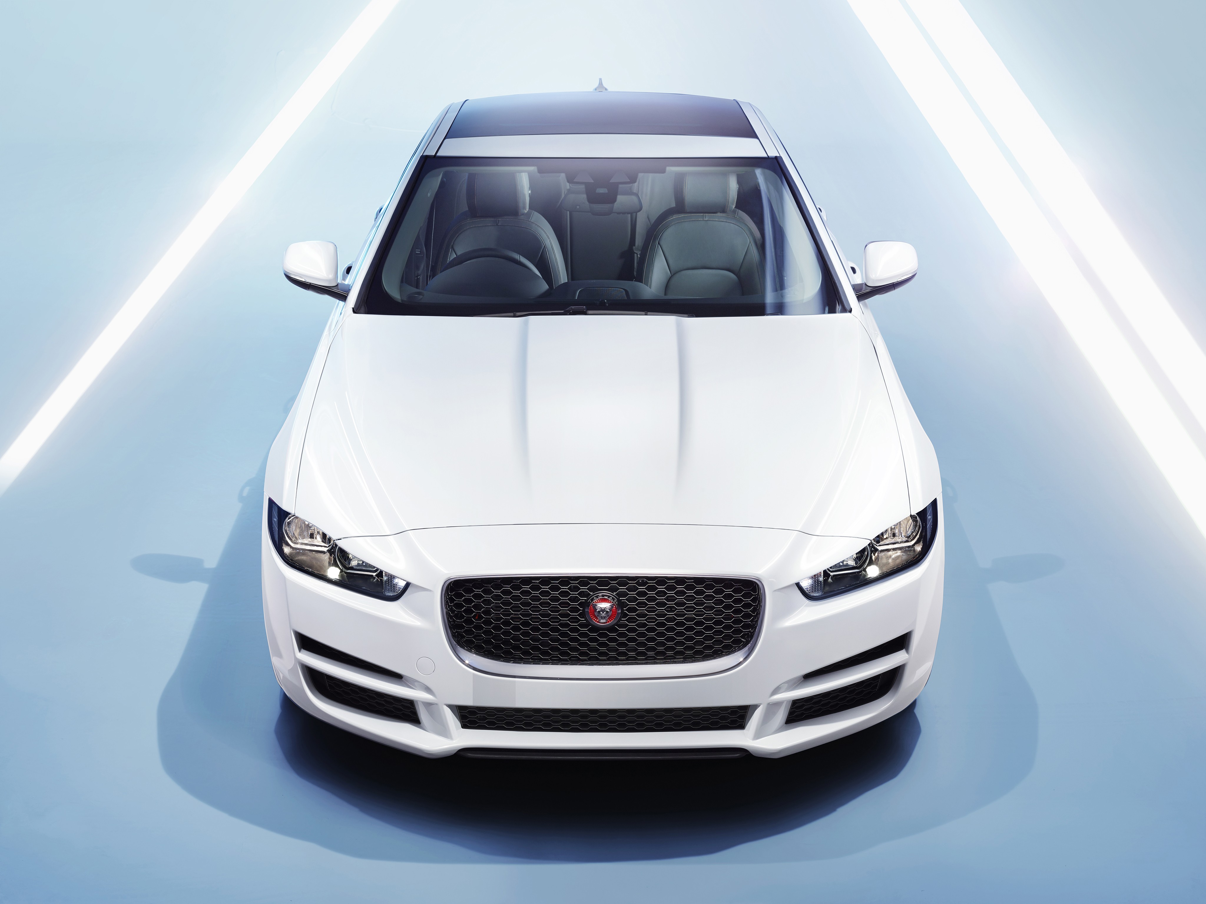 Jaguar Xe photo 28