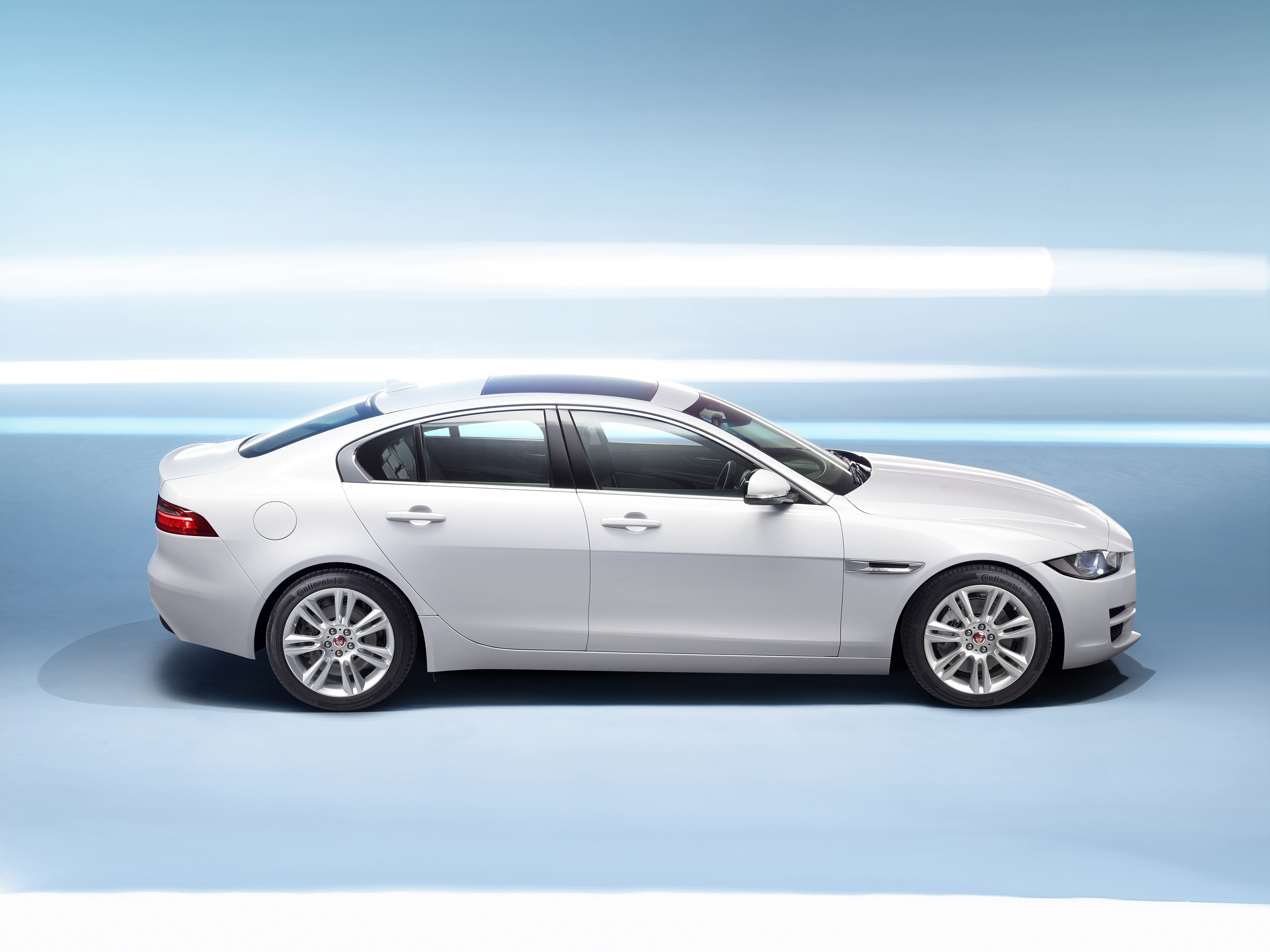 Jaguar Xe photo 29