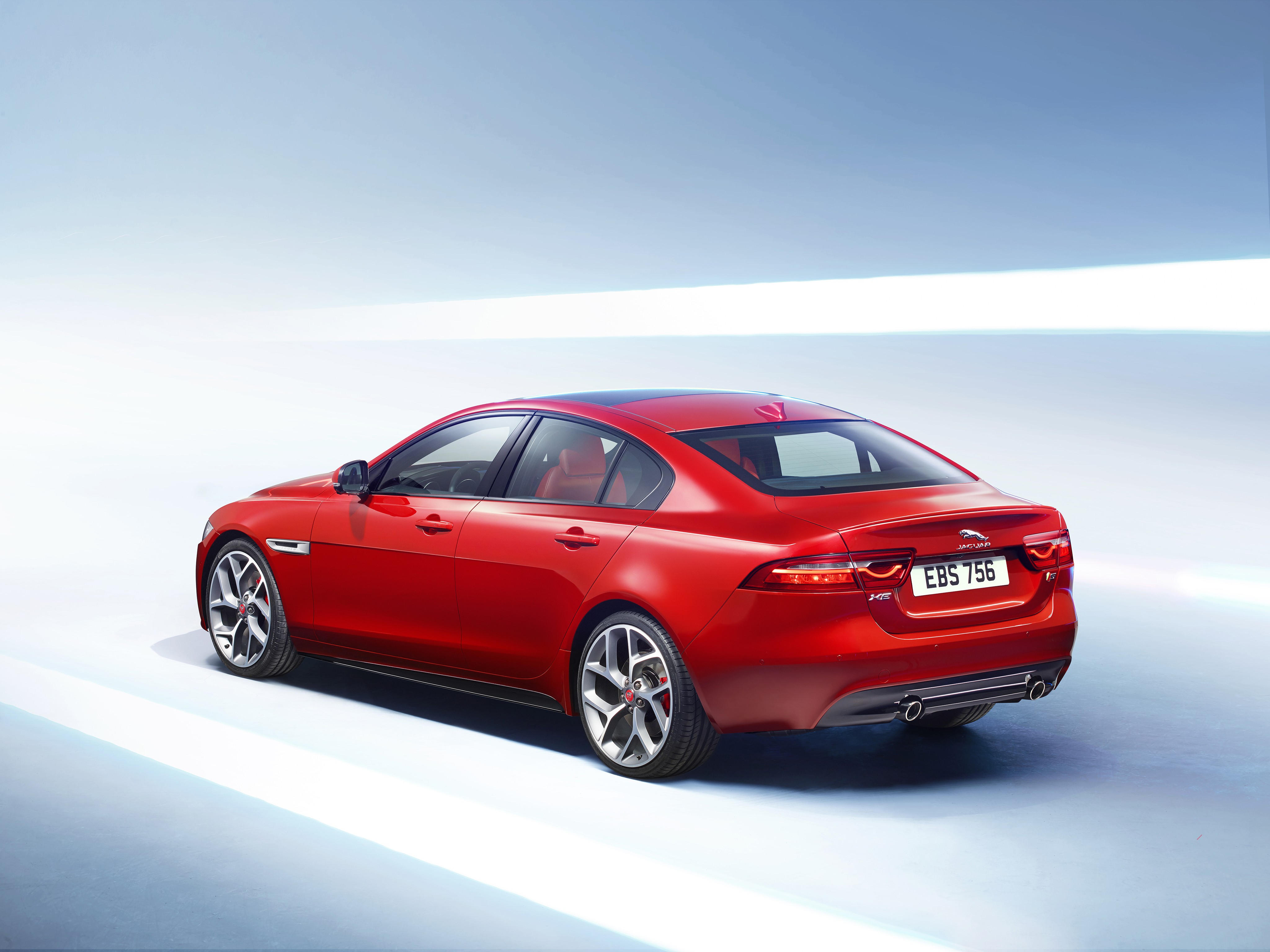 Jaguar Xe photo 38