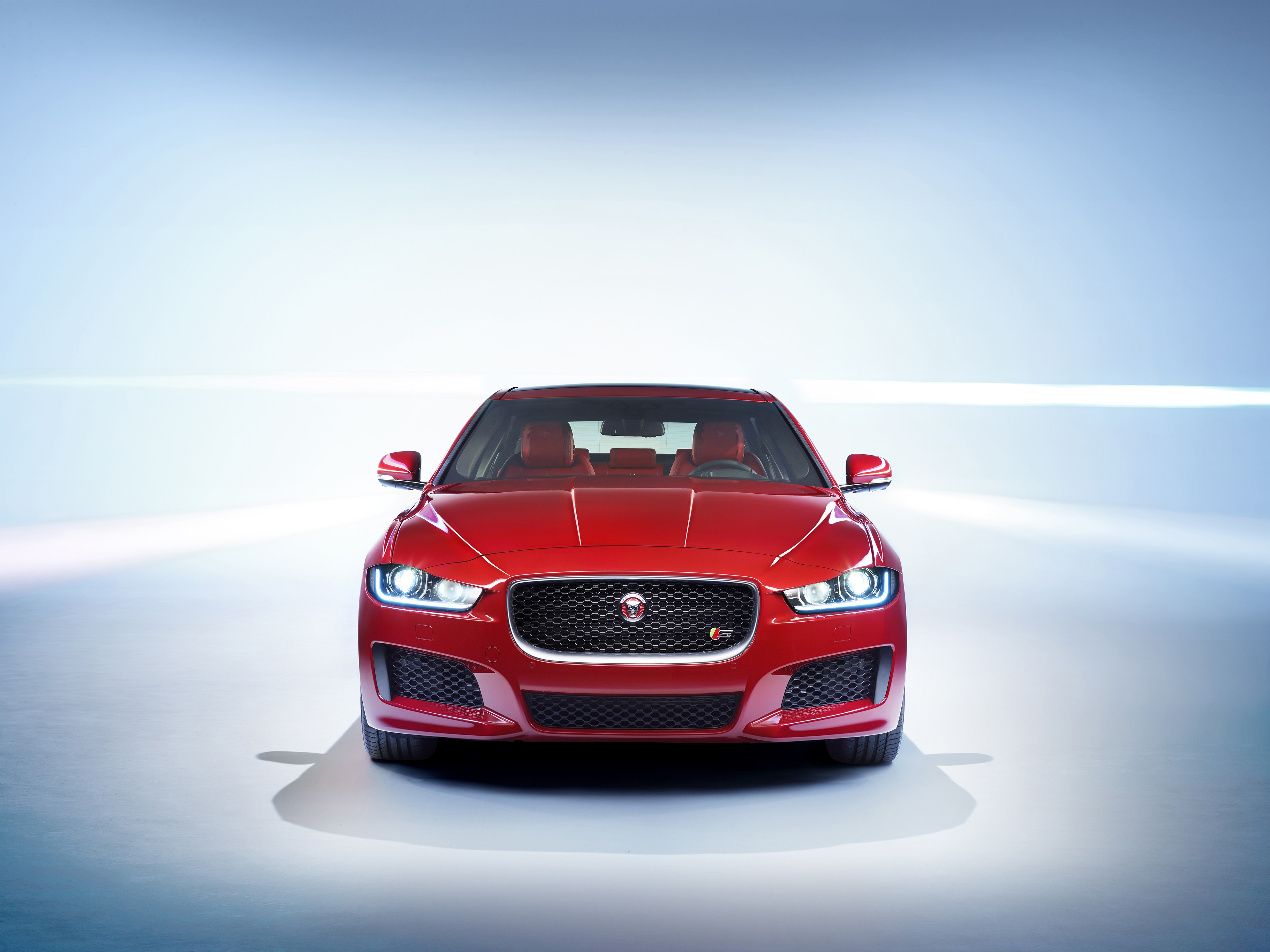 Jaguar Xe photo 39