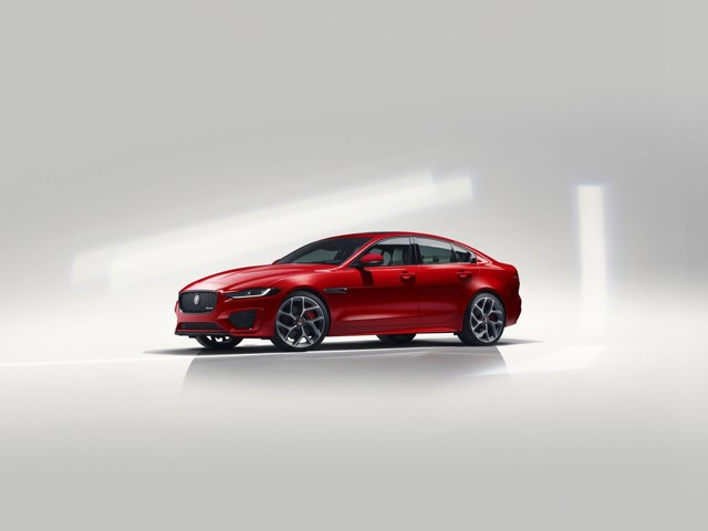Jaguar Xe photo 3