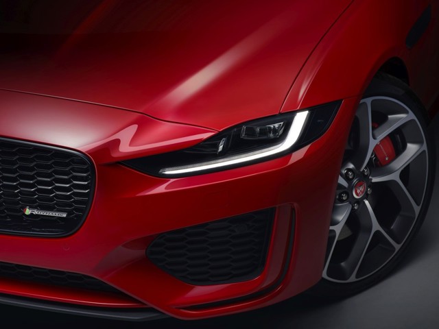 Jaguar Xe photo 5