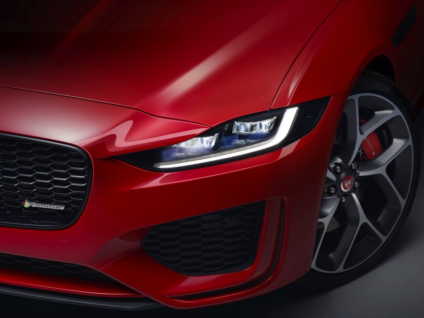 Jaguar Xe photo 6