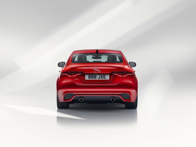Jaguar Xe photo 8