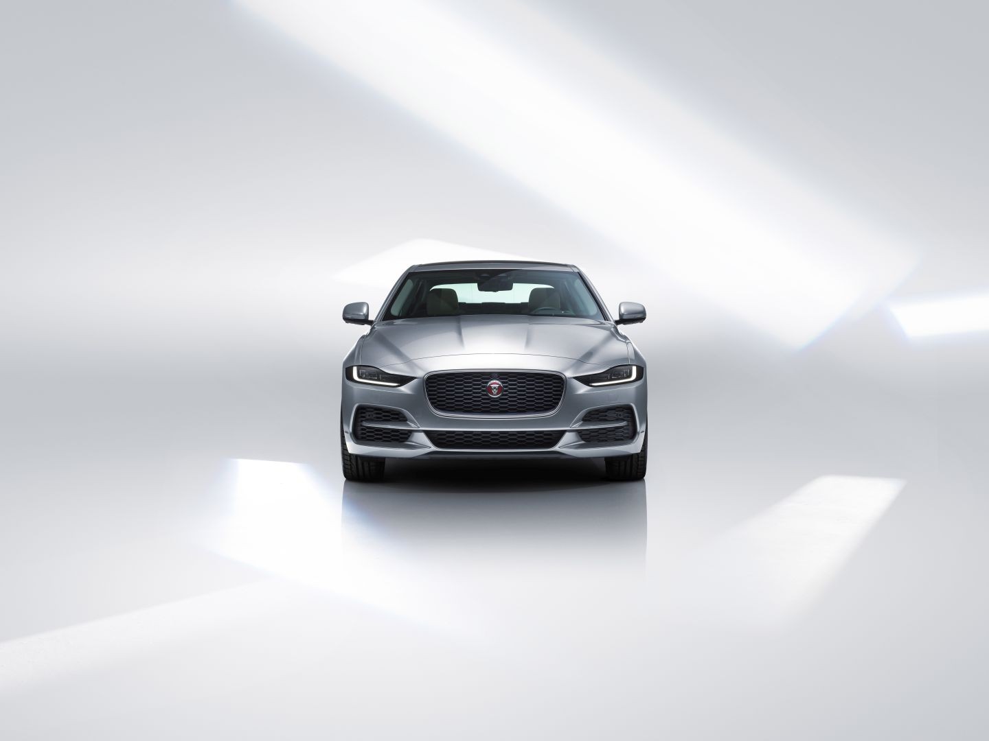 Jaguar Xe photo 10