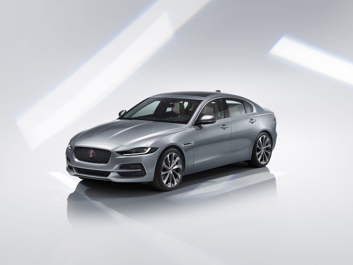 Jaguar Xe photo 11