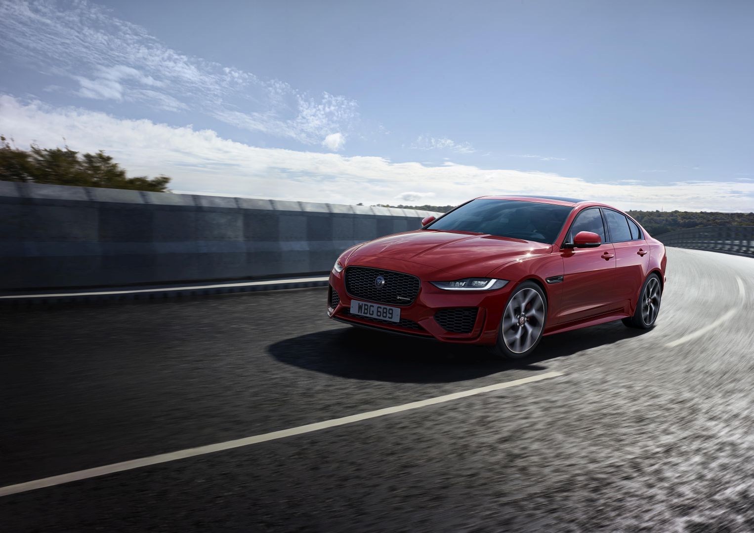 Jaguar Xe photo 14