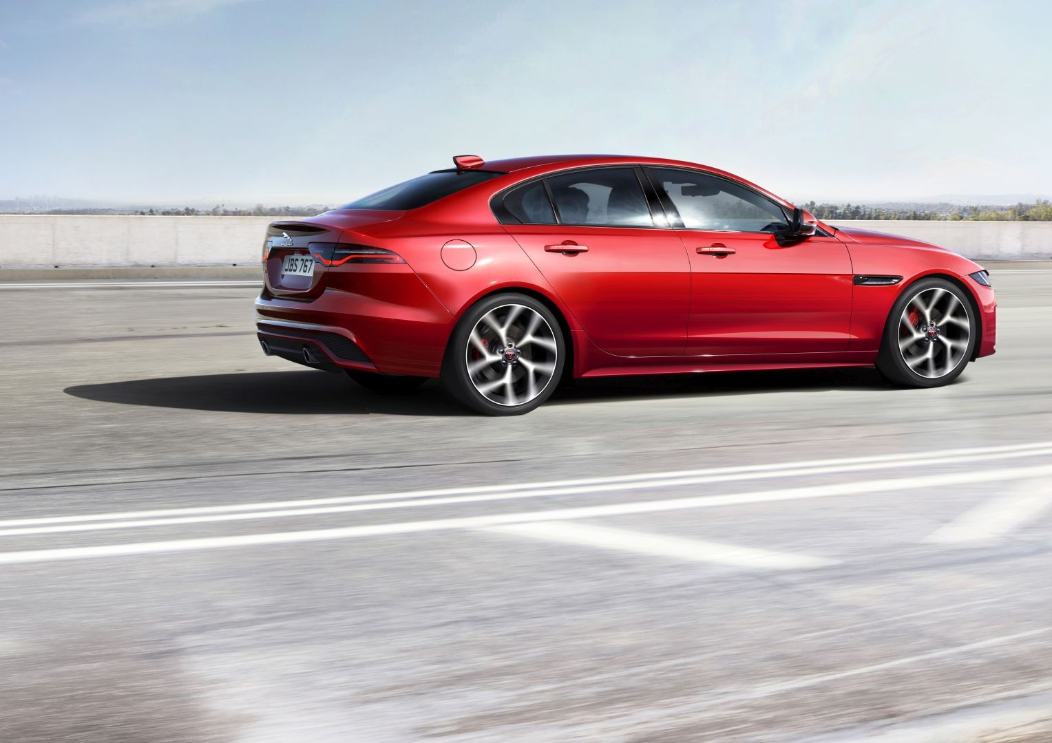 Jaguar Xe photo 17