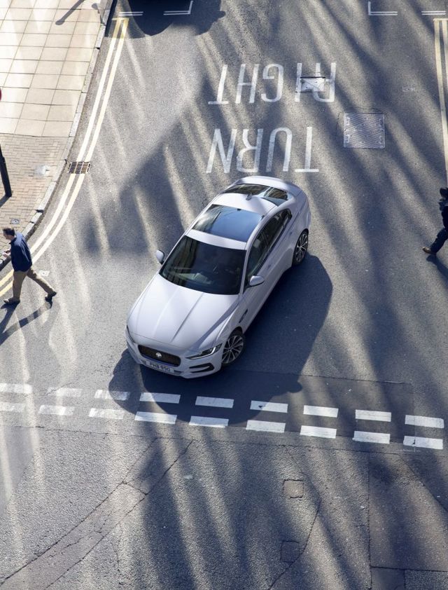 Jaguar Xe photo 21