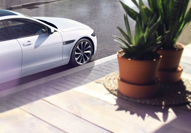 Jaguar Xe photo 22