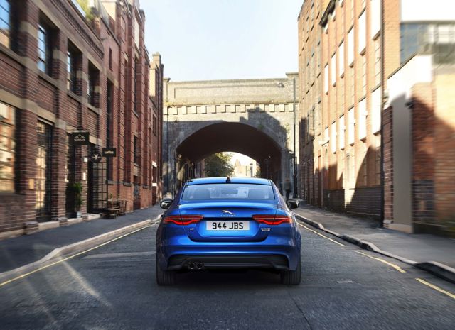 Jaguar Xe photo 24