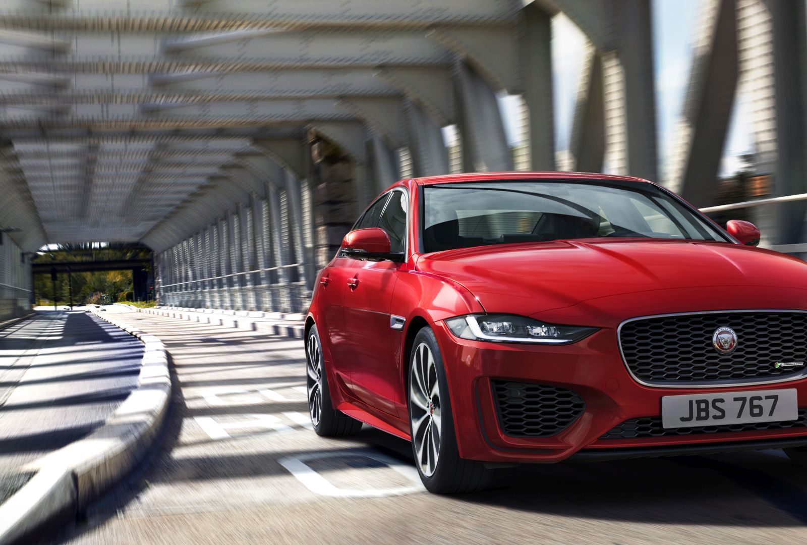 Jaguar Xe photo 26