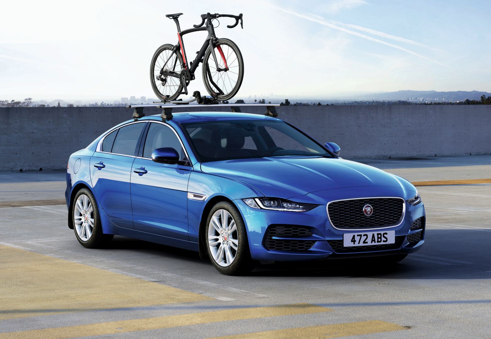 Jaguar Xe photo 27