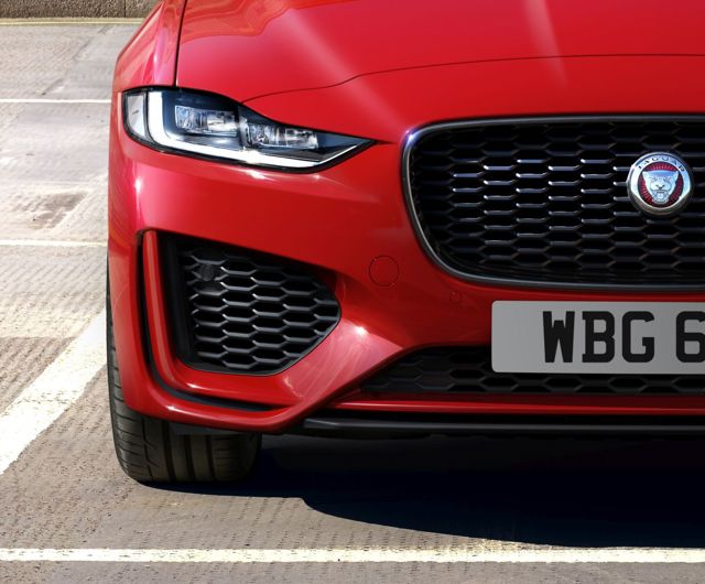 Jaguar Xe photo 28