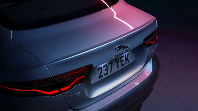 Jaguar Xe photo 30