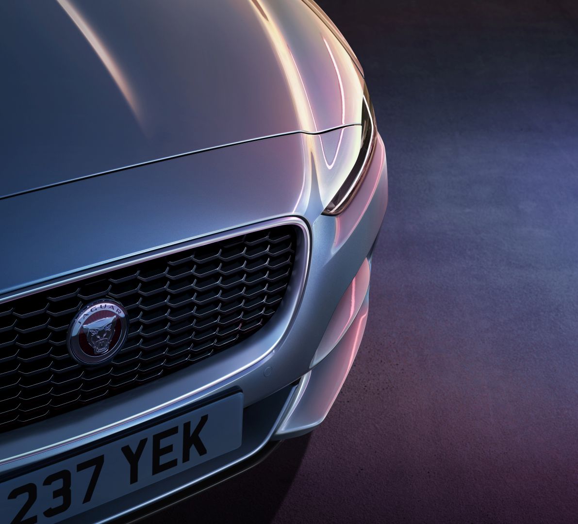 Jaguar Xe photo 31