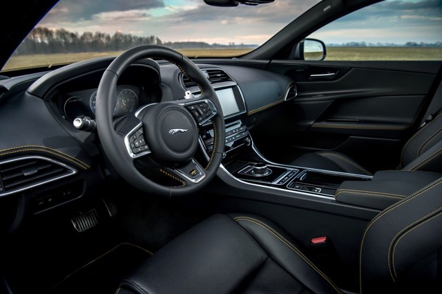 Jaguar Xe photo 19