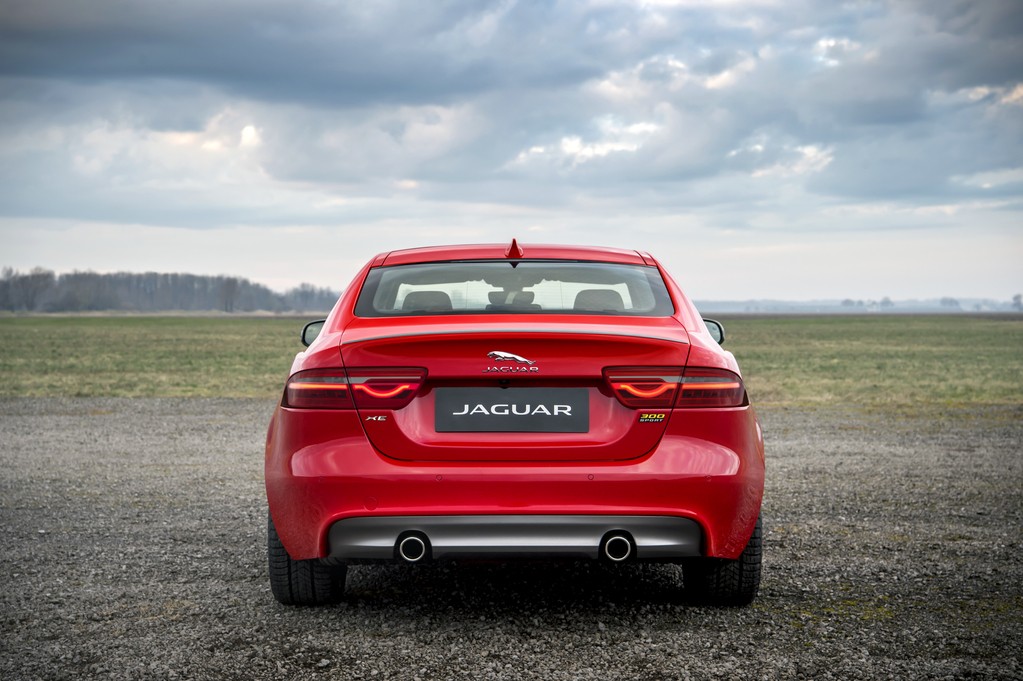 Jaguar Xe photo 5