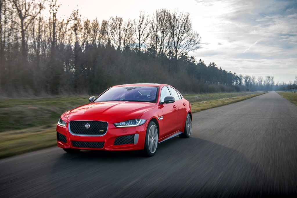 Jaguar Xe photo 6