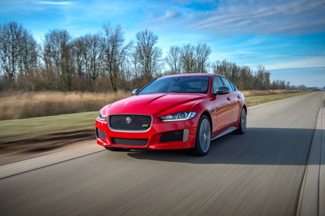 Jaguar Xe photo 7