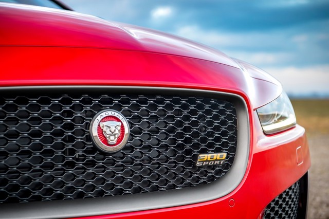 Jaguar Xe photo 8