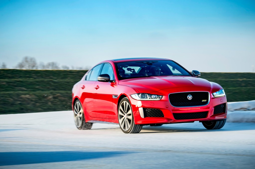 Jaguar Xe photo 14