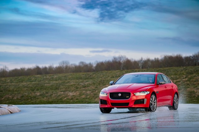 Jaguar Xe photo 17