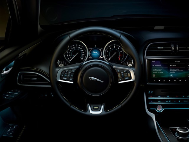 Jaguar Xe photo 22