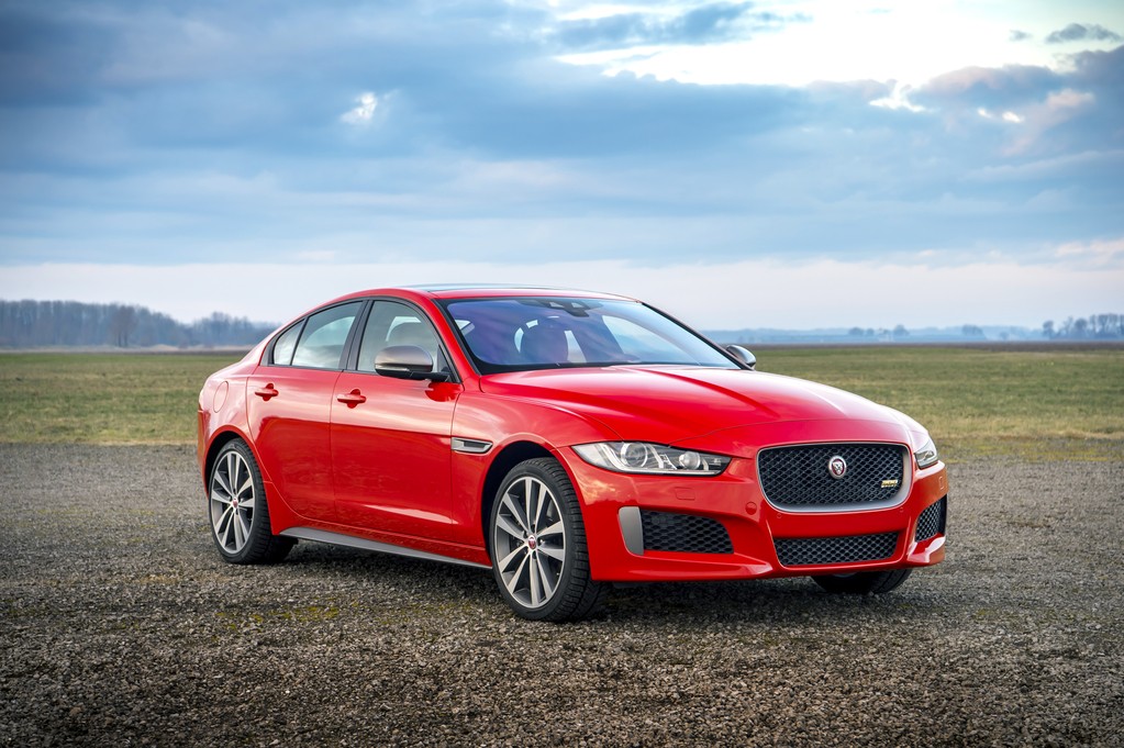 JAGUAR XE