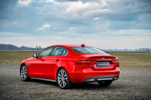 Jaguar Xe photo 2