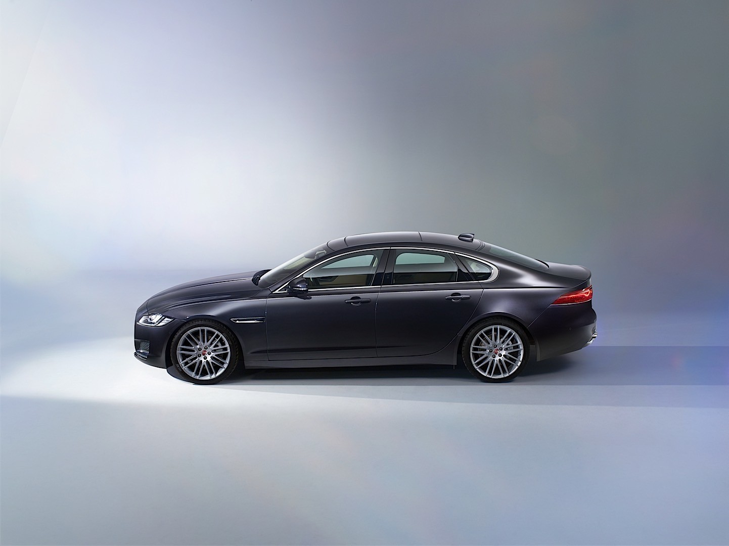 Jaguar Xf photo 3