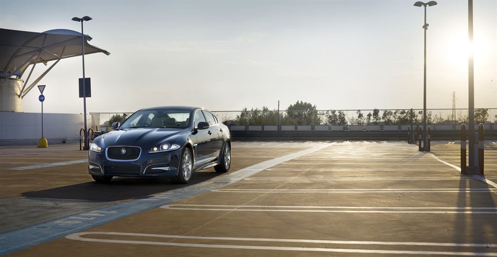 Jaguar Xf photo 2