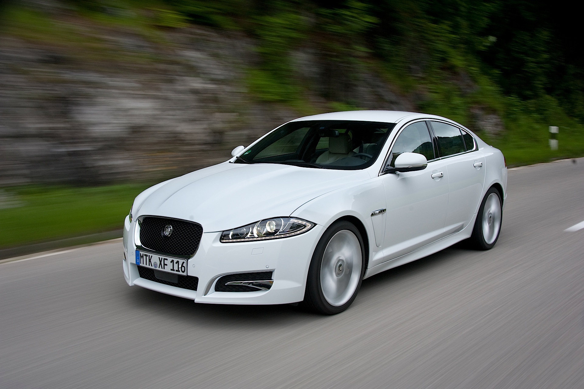 Jaguar Xf photo 27