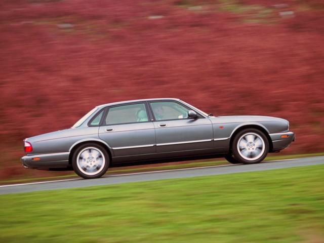 Jaguar Xj photo 4