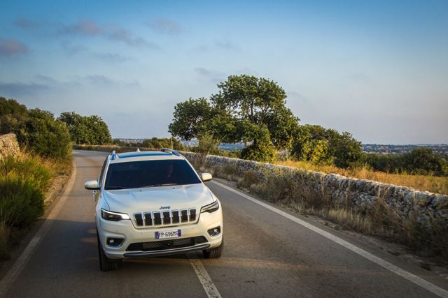 Jeep Cherokee foto 96