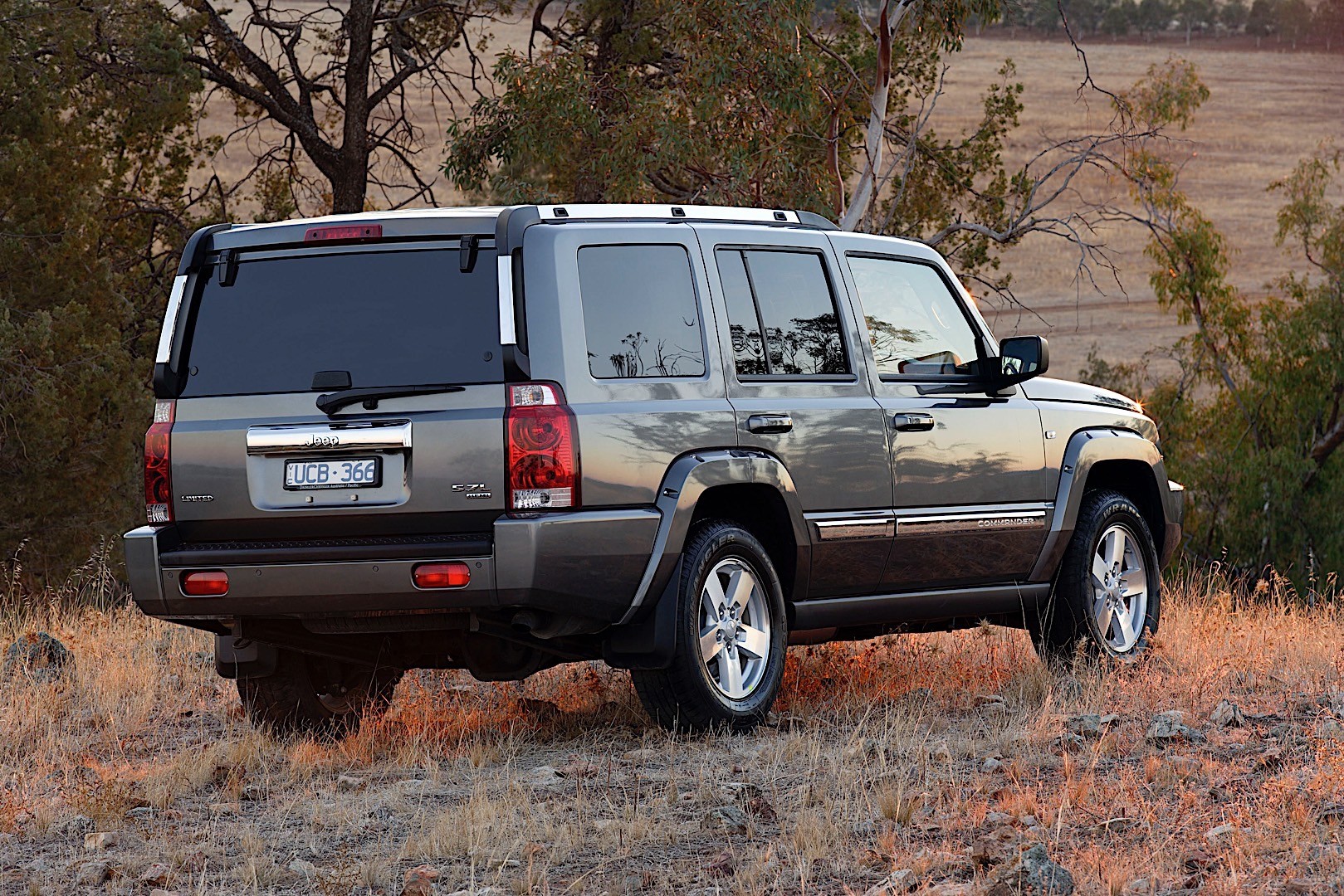 Jeep Commander photo 10