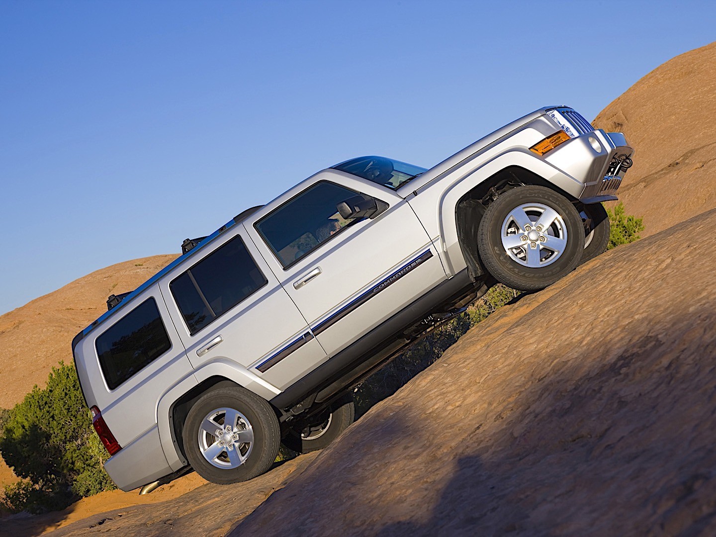 Jeep Commander photo 33