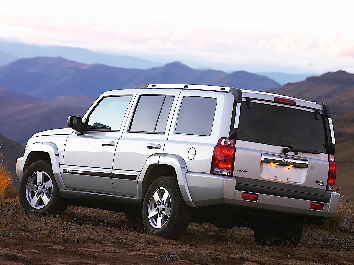 Jeep Commander photo 36
