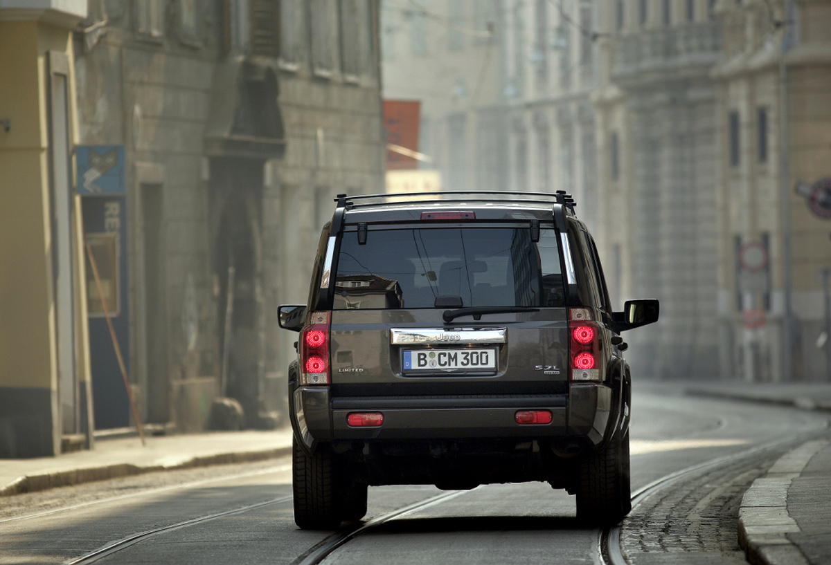 Jeep Commander photo 2