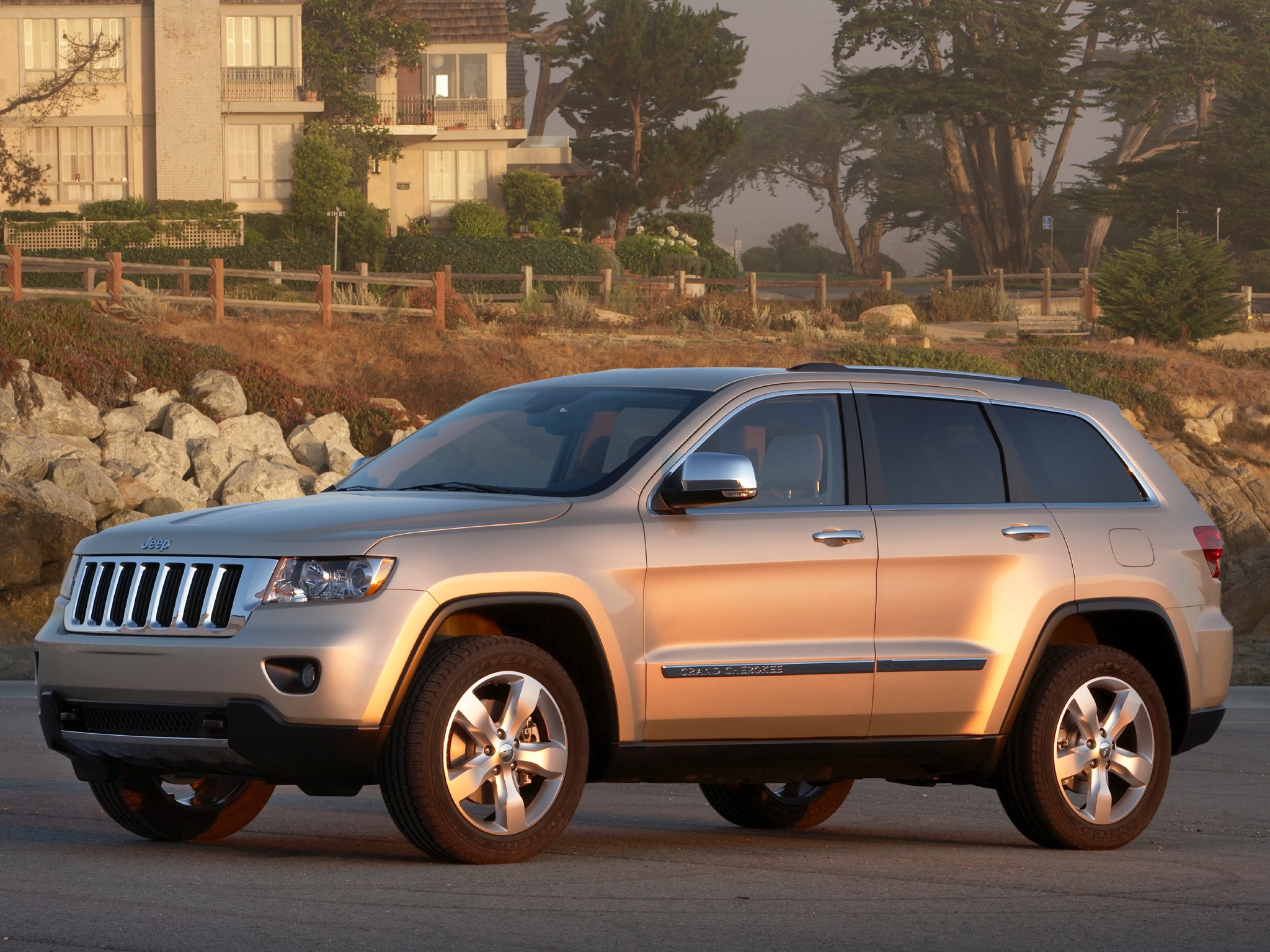 Jeep Grand Cherokee photo 11