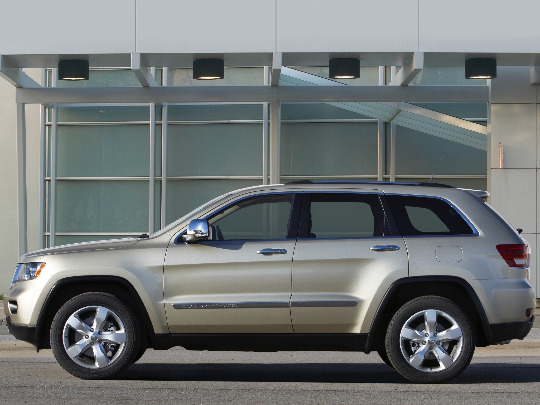 Jeep Grand Cherokee photo 16