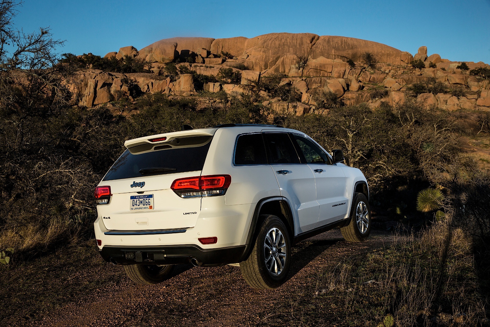 Jeep Grand Cherokee photo 101