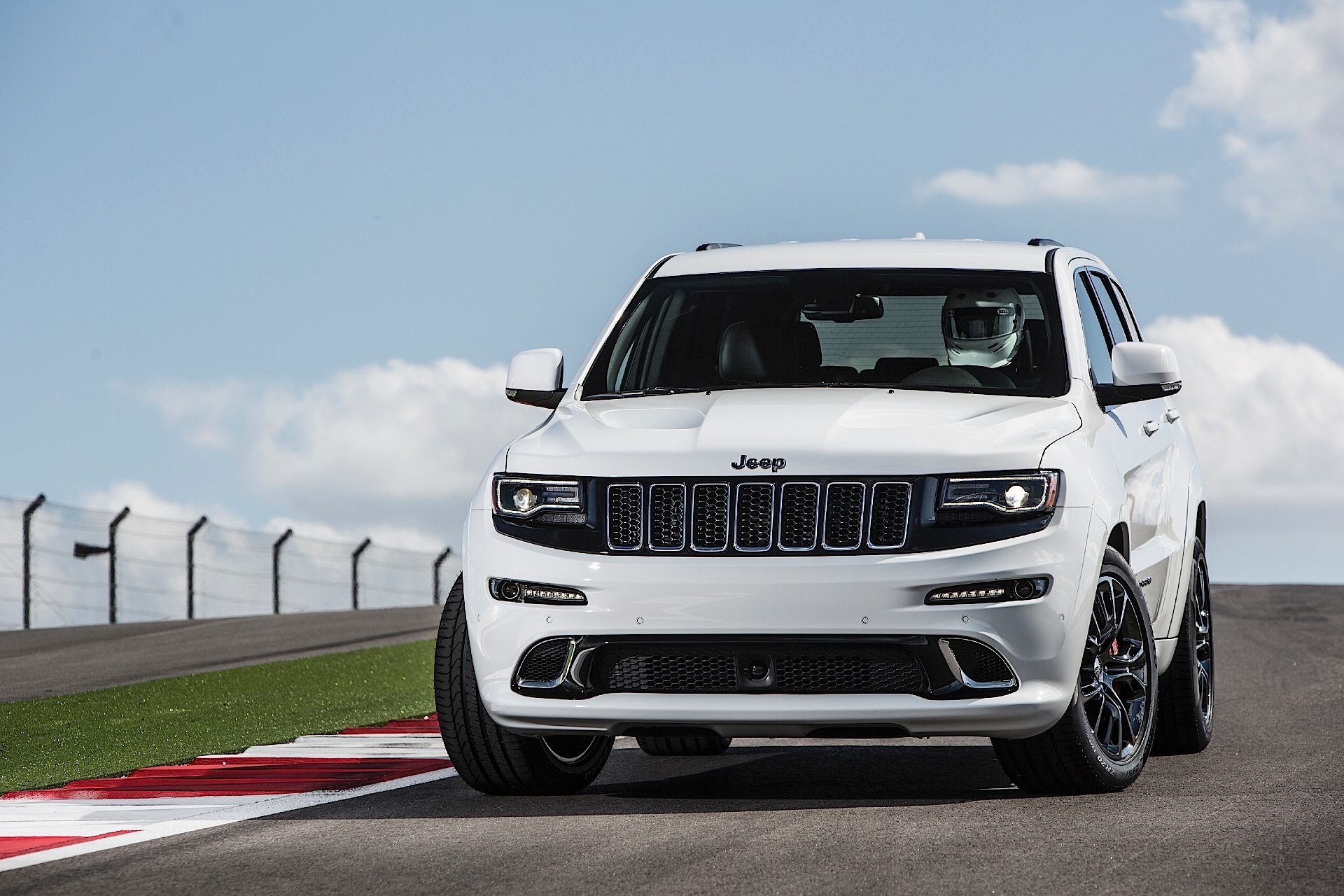 Jeep Grand Cherokee photo 37
