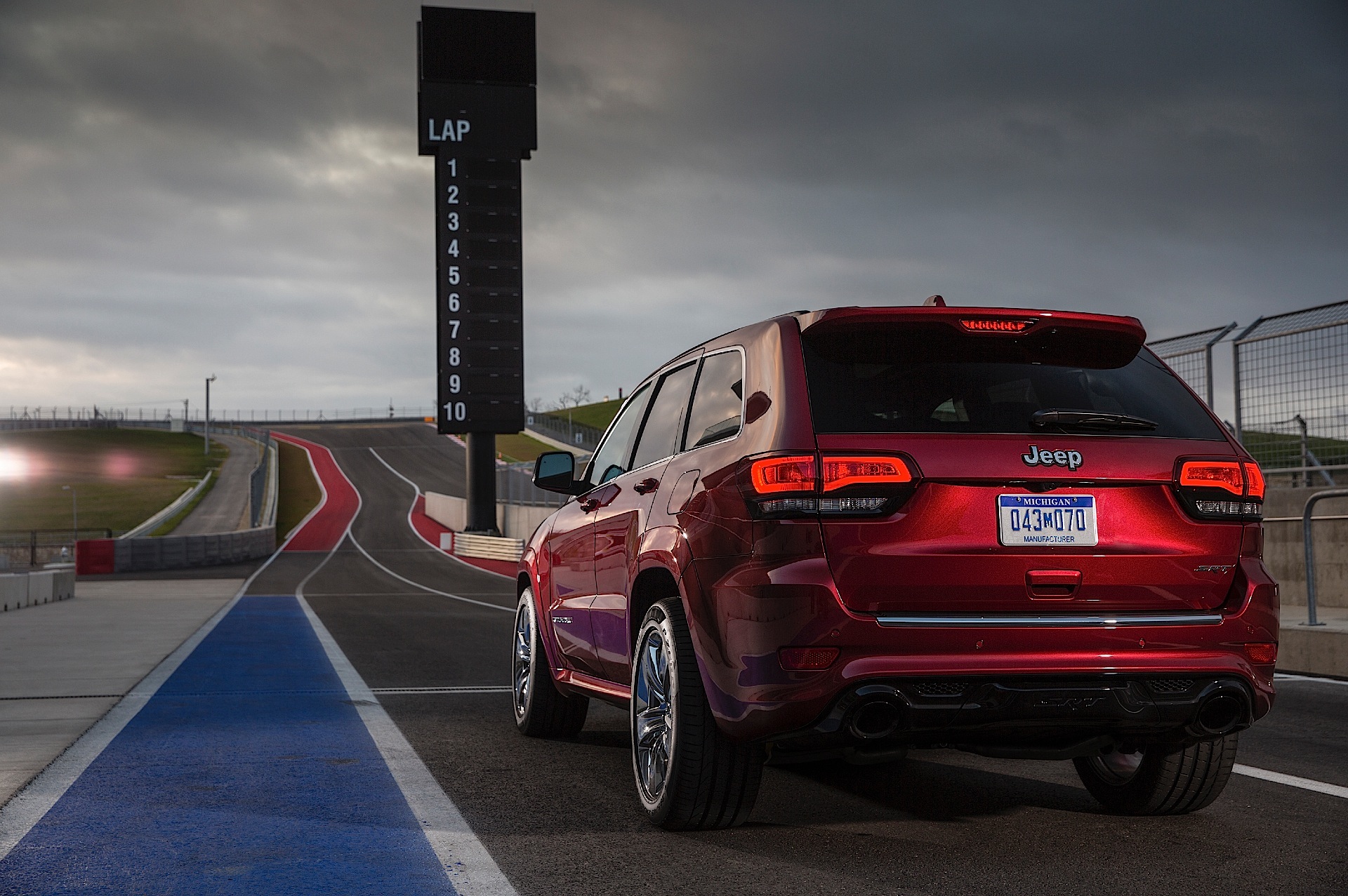 Jeep Grand Cherokee photo 40