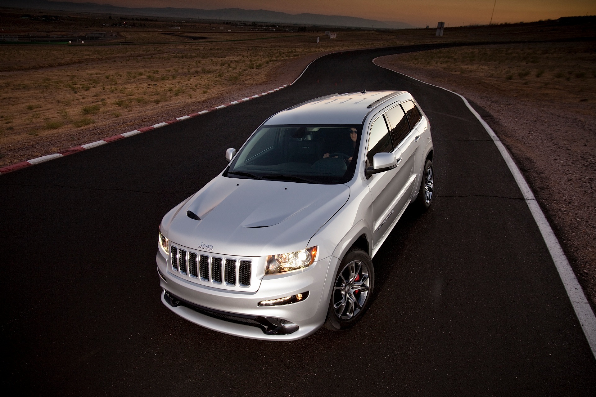 Jeep Grand Cherokee photo 34