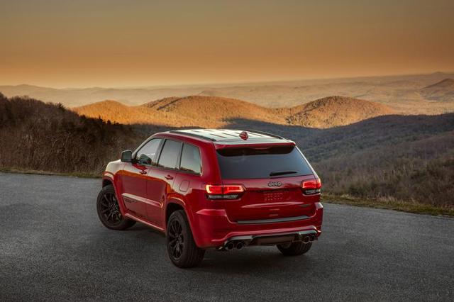 Jeep Grand Cherokee photo 30